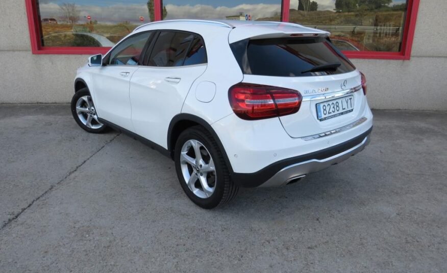 MERCEDES-BENZ GLA 200 7G-DCT