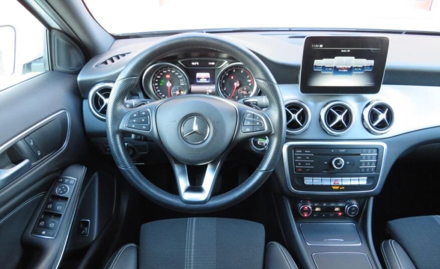 MERCEDES-BENZ GLA 200 7G-DCT